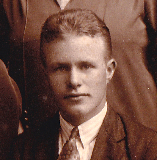 Photo of photos/Gordon Leslie Crosbie McLennan 1914-2000 portrait